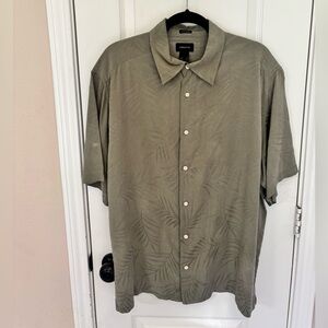 Claiborne Men’s XL 100% Silk Floral Short Sleeve Button-Up Camp Shirt